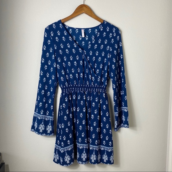 Xhilaration Dresses & Skirts - Y2K Romper Womens XS Flowy Floral Long Sleeve Bell Drapey Indie Flowey‎ Milky